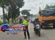 Arus Padat, Satlantas Polres Garut Terapkan Sistem One Way di Jalur Leles–Tarogong