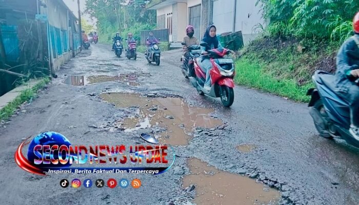 Jalan Rusak Parah Bertahun-tahun, Warga Cibiuk Garut Desak Pemkab Lakukan Perbaikan Permanen