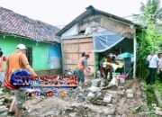 Rumah Warga Roboh Diterjang Hujan dan Angin, Bupati Tangerang Gerecep Tinjau dan Beri Bantuan Pembangunan