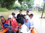Bupati Tangerang Tinjau Banjir Cisoka, Jembatan Nyompok Girang Terendam Luapan Sungai Cidurian