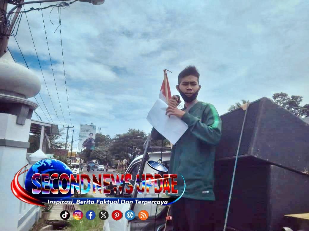 Ikatan Rakyat Reformasi (IKRAR) Kabupaten Pandeglang menggelar aksi unjuk rasa, mendesak pemerintah daerah melakukan evaluasi menyeluruh terhadap operasional Mobil Siaga Desa, Rabu (28/1/2026).