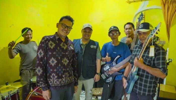 BRI Salurkan Bantuan Alat Musik untuk Dua Komunitas Seni di Sukabumi, Dorong Kreativitas Pemuda dan Pelestarian Budaya Lokal