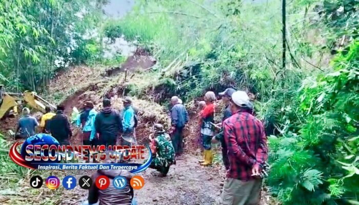 Longsor Tutup Jalan Penghubung Dua Desa di Sukaresmi Garut, Aparat dan Warga Bergerak Cepat