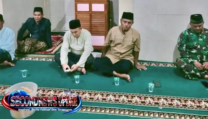 Tarawih Keliling, Kapolsek Cibatu Perkuat Kedekatan dengan Warga dan Jaga Kamtibmas Ramadan