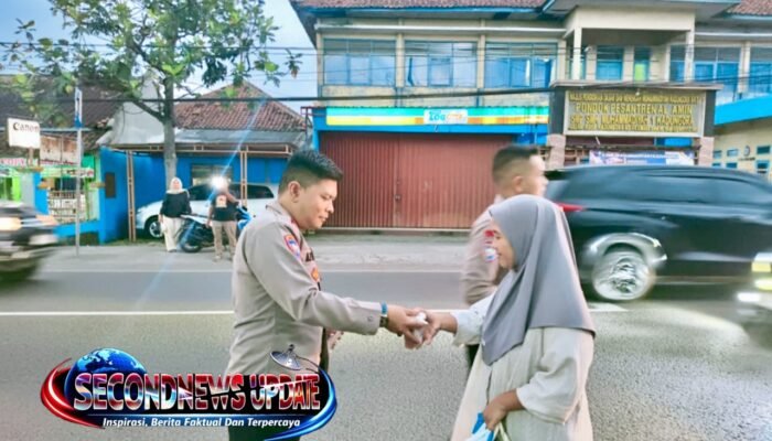 Polsek Kadungora Bagikan Takjil Gratis, Wujud Kepedulian Polri di Bulan Ramadan
