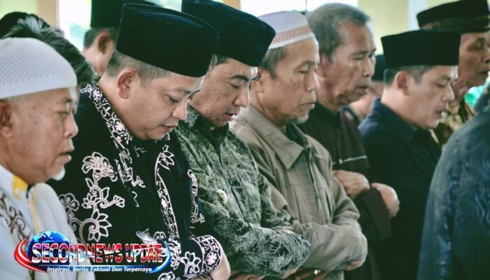 Bupati Garut Iringi hingga Pemakaman, Sekmat Pakenjeng yang Digadang Jadi Camat Wafat