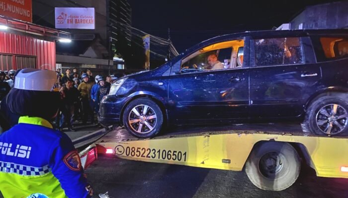 Mobil Ngamuk di Garut! Hantam Motor dan Warung Nasi Goreng, 1 Tewas di Tempat