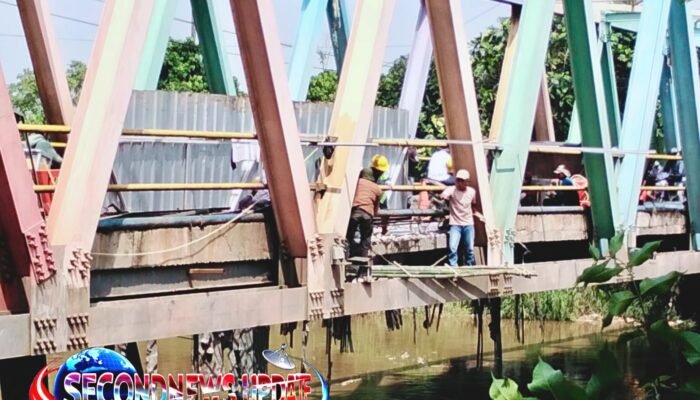 Pekerja Proyek Jembatan Kalibaru Diduga Abaikan K3, APD Tak Digunakan Saat Rehabilitasi