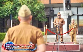 Bupati Garut Pimpin Apel Gabungan, Serahkan SK Kenaikan Pangkat dan Lepas PNS Purna Tugas