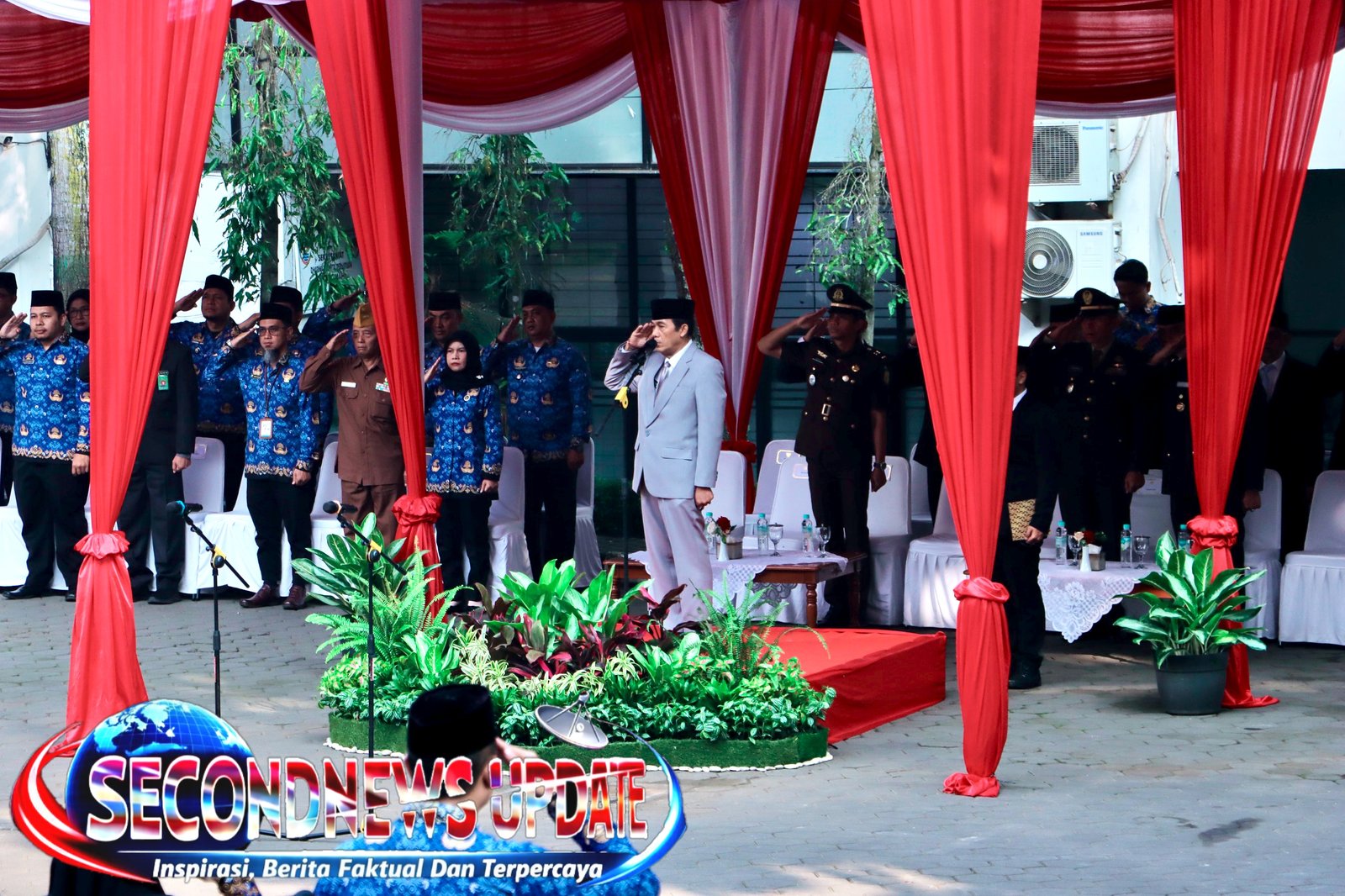 Walikota Cimahi Ngatiyana saat menjadi Inspektur Upacara Peringatan Hari Kebangkitan Nasional (Harkitnas) ke-118 tahun 2026 di Lapangan Apel Kompleks Perkantoran Pemkot Cimahi, Rabu (20/5/2026).