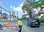 Polisi Atur Arus Lalu Lintas di Kadungora Garut, Cegah Kemacetan dan Kecelakaan