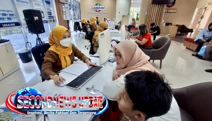 Jelang SPMB 2026, Aktivasi IKD di Cimahi Membludak hingga 300 Pemohon per Hari