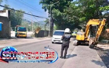 Polisi Siaga di Jalur Bandung–Garut, Arus Lalu Lintas Banyuresmi Tetap Lancar Meski Ada Aktivitas Proyek