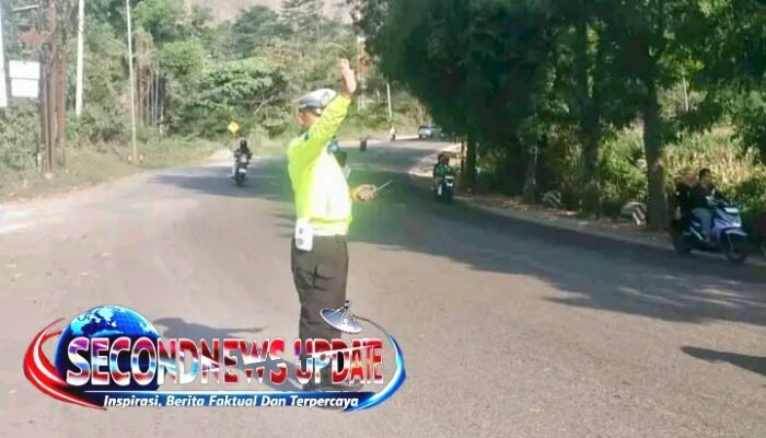 Polisi Atur Lalu Lintas di Jalan Raya Haruman Leles Garut, Antisipasi Kemacetan dan Kecelakaan