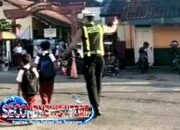 Polisi Atur Lalu Lintas di Kadungora Garut, Antisipasi Kemacetan Jam Sibuk