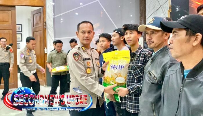Kabag SDM Polrestabes Bandung Tebar Kepedulian, Salurkan Bantuan Pangan untuk Perkuat Ketahanan Sosial Warga