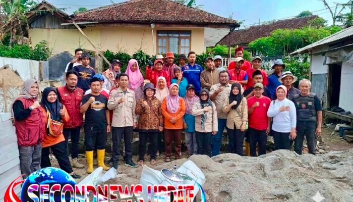 Dinsos Garut Bergerak Cepat, Pilar Sosial Gotong Royong Bedah Rumah Warga Tak Layak Huni di Cilawu