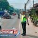 Polisi Siaga di Jalan Raya Warungpeuteuy Banyuresmi, Arus Lalu Lintas Tetap Lancar dan Pengendara Merasa Aman