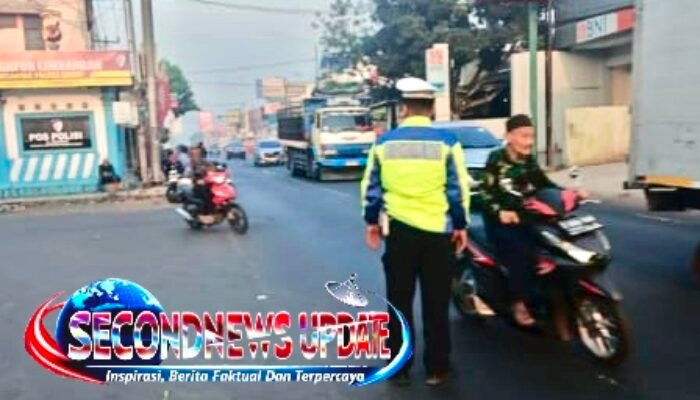 Polsek Limbangan Turun ke Jalan, Atur Arus Lalu Lintas Demi Cegah Kemacetan dan Kecelakaan di Garut