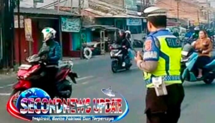 Polsek Kadungora Intensif Atur Lalu Lintas di Jalan Raya Garut, Cegah Kemacetan dan Tingkatkan Keselamatan Pengendara