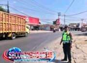 Polisi Siaga di Jalan Raya Limbangan Garut, Arus Lalu Lintas Pagi Hari Tetap Lancar dan Aman
