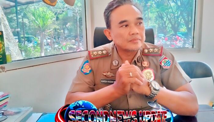 Satpol PP Cimahi Tertibkan 8 Bangunan PKL di Jalan Baros, dengan Kondusif
