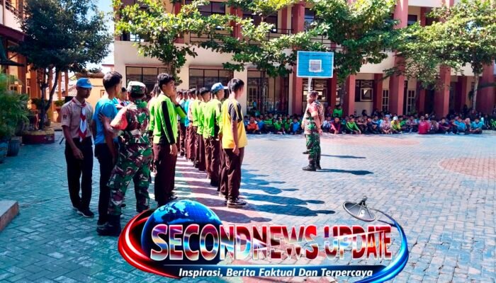 Babinsa Koramil Gesi Gembleng Mental dan Disiplin Siswa SMKN 1 Gesi Lewat Latihan PBB