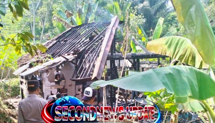 Diduga Korsleting Listrik, Rumah Panggung di Banjarwangi Garut Ludes Terbakar, Kerugian Capai Rp55 Juta