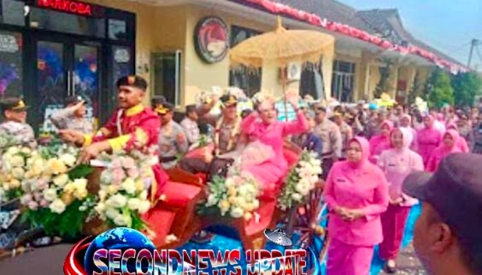 AKBP Niko N. Adi Putra Resmi Pimpin Polres Garut, AKBP Mochamad Faruk Rozi Nahkodai Polres Cimahi, Sertijab Berlangsung Penuh Haru dan Kehormatan