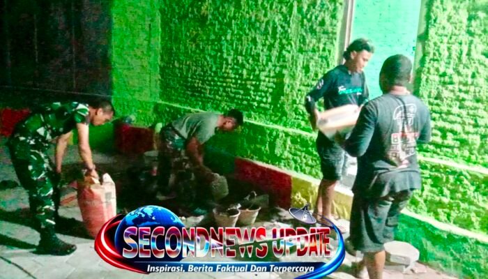 Lembur Sampai Malam! Babinsa dan Warga Kebebut Pasang Keramik RTLH, Rumah Yuliyanto Segera Ditempati
