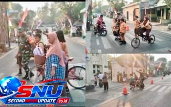 Babinsa Joyotakan Bantu Siswa Menyeberang, Arus Lalu Lintas di Depan SDN 59 Tetap Lancar