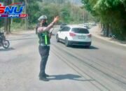 Polisi Polsek Leles Garut Sigap Atur Lalu Lintas, Antisipasi Kemacetan dan Jaga Keselamatan Pengendara