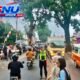 Polisi Polsek Karangpawitan Sigap Atur Lalu Lintas, Arus Kendaraan di Jalan Raya Tetap Lancar dan Kondusif