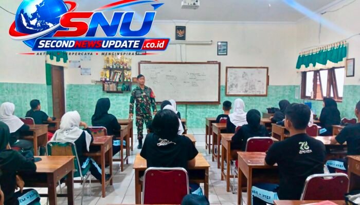 Babinsa Masuk Sekolah! Sertu Sumadiyono Tanamkan Disiplin dan Cinta Tanah Air kepada Siswa SMPN 1 Wonogiri