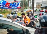 Abu Vulkanik Anak Krakatau Terbawa ke Soreang, BTB BAZNAS Turun ke Jalan Bagikan Masker Gratis