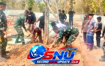 Prajurit Yonif TP 449/Satria Honggopati Turun Tangan, Bantu Warga Berduka hingga Gali Liang Lahat