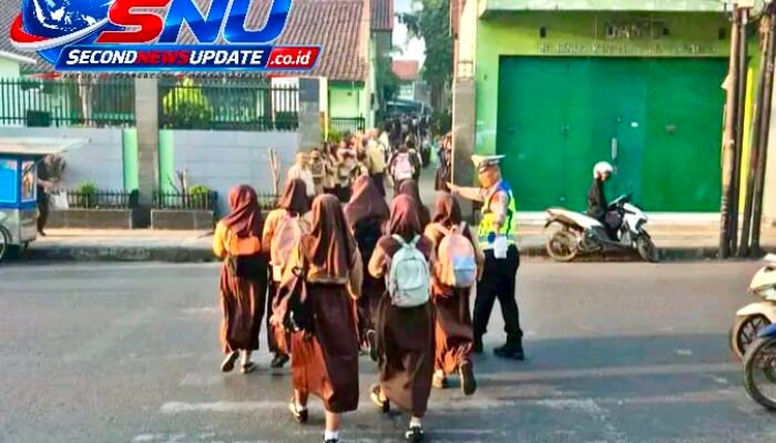 Polres Garut Intensifkan Pengaturan Lalu Lintas di Jalan Ahmad Yani Ciwalen