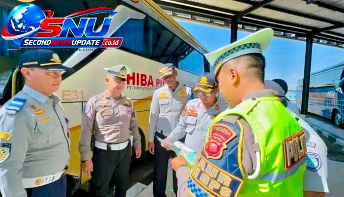 Ramp Check Bus di Garut, Polantas Karib Periksa Rem hingga Kelengkapan Keselamatan Penumpang