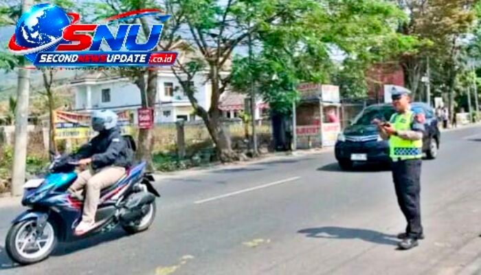 Tak Ingin Arus Tersendat, Polisi Kadungora Siaga di Titik Rawan Kemacetan