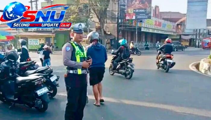 Tak Ingin Arus Tersendat, Polisi Karangpawitan Siaga di Titik Rawan Kemacetan