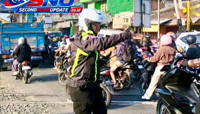 Polsek Kadungora Rutin Atur Lalu Lintas, Pastikan Arus Kendaraan Tetap Lancar