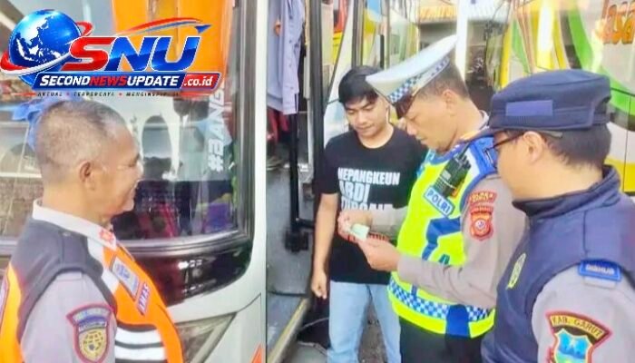 Polantas Karib Polres Garut Ramp Check Bus, Pastikan Angkutan Layak Jalan