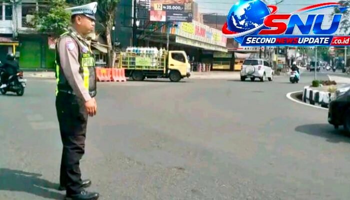 Polsek Karangpawitan Gencarkan Pengaturan Lalu Lintas, Cegah Kemacetan di Jam Sibuk