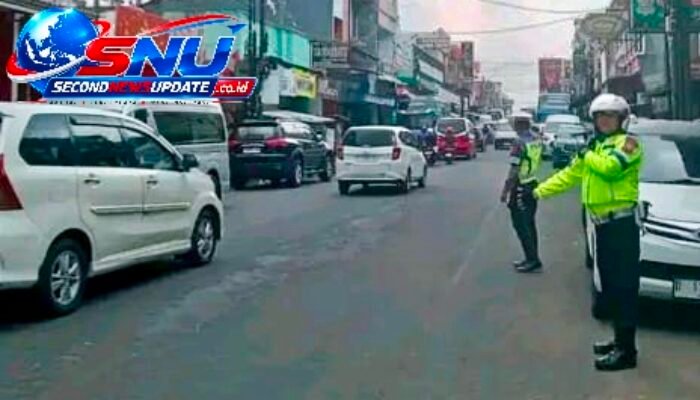 Polres Garut Siaga di Jalan Ahmad Yani, Pengaturan Lalu Lintas Rutin untuk Cegah Kemacetan