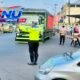 Polsek Malangbong Rutin Atur Lalu Lintas, Polisi Hadir Pastikan Arus Kendaraan Lancar dan Aman