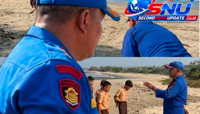 Satpolairud Polres Garut Gandeng 30 Siswa SDN 01 Cikelet Bersihkan Pantai Karangpapak, Empat Karung Sampah Diangkut